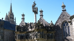 (2015-04) -10- Enclos paroissial de Guimiliau